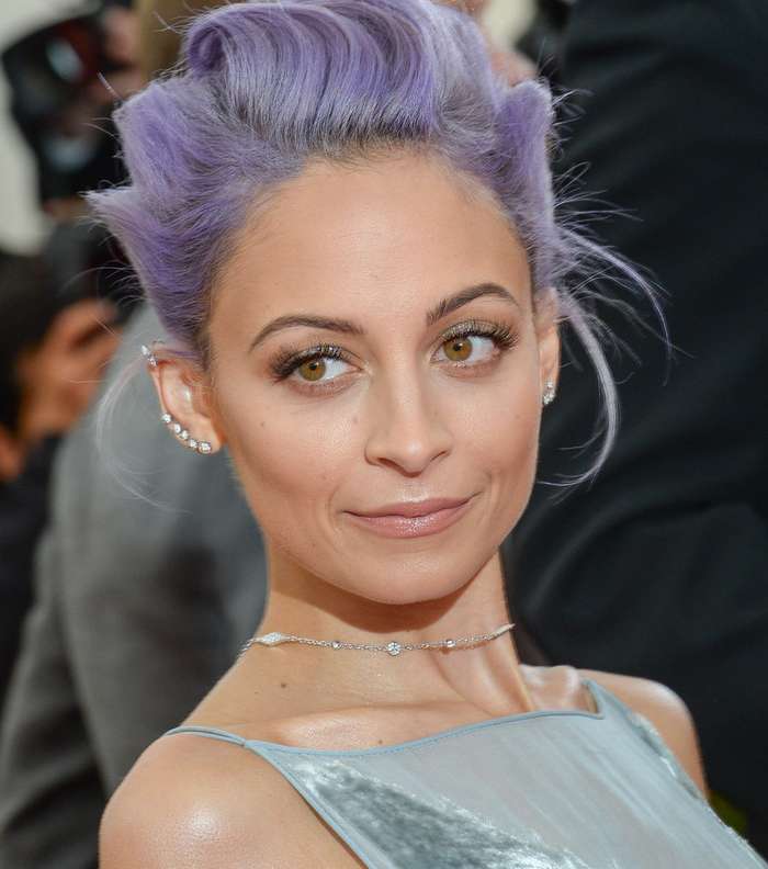 البنفسجي وسحر لون اللافندر على الإطلالة 