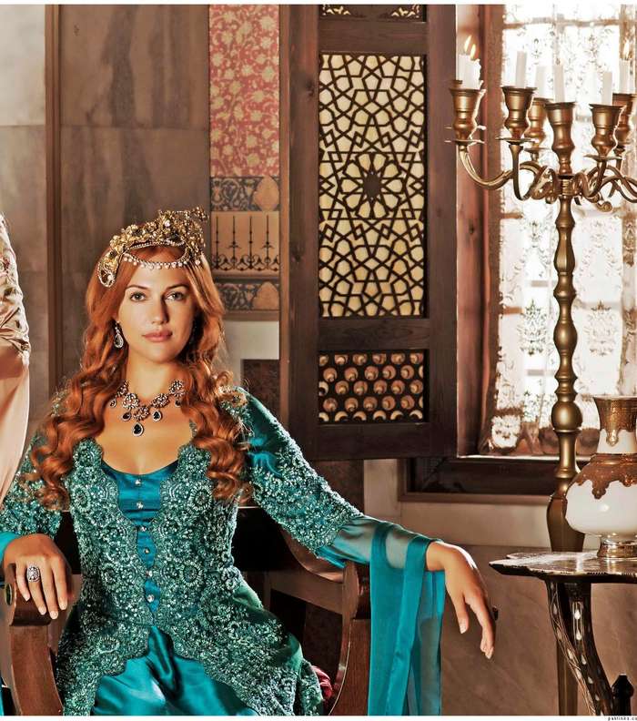 فساتين هويام وابنتها مريم