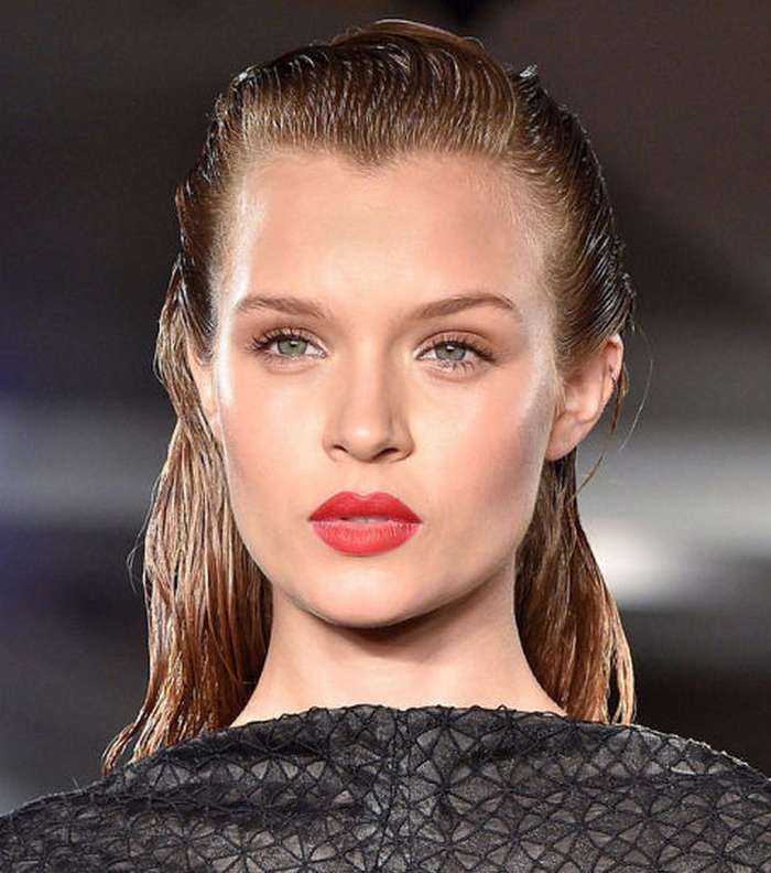 تسريحة الشعر المبلل لإخفاء غرة شعرك