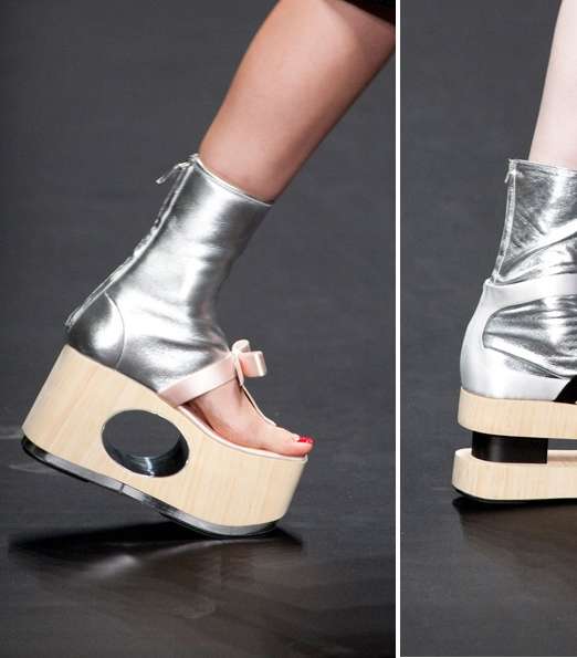 مجموعة من الأحذية الغريبة، التقطناها لكِ من أسابيع الموضة لربيع 2013
