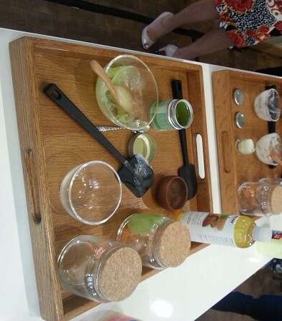 أدوات تسخدمينها لتصنيع غلوس مميّز على طريقة هدى قطّان