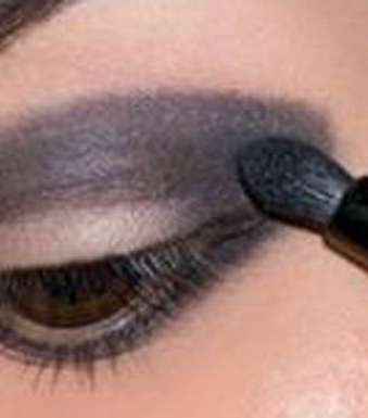 تطبيق مكياج عيون بالصور خطوة خطوة