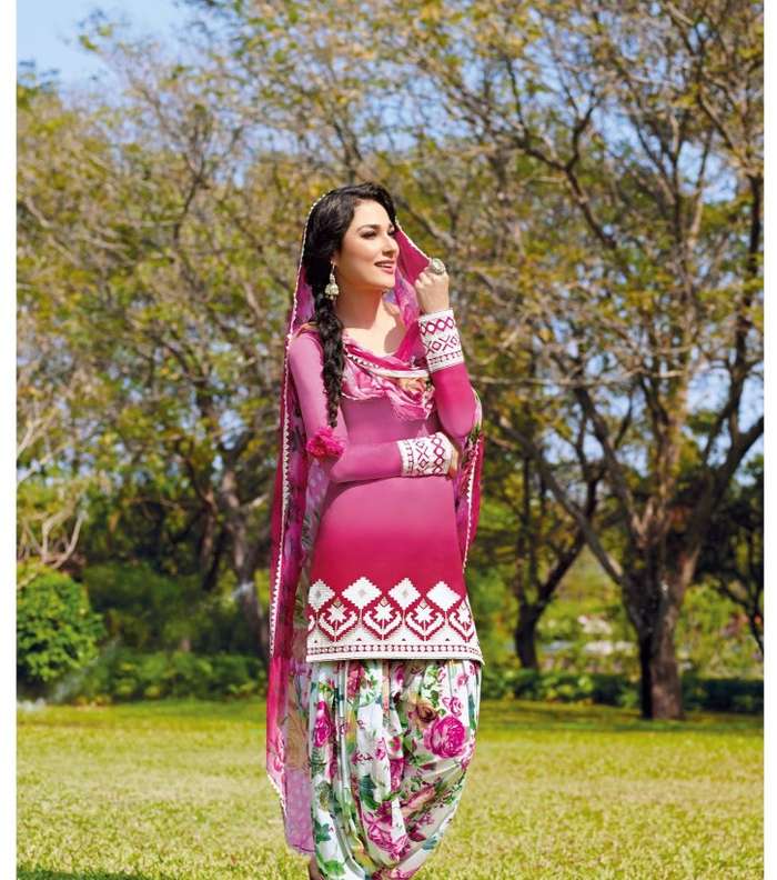 إعتمدي البنجابي الهندي المطبّع بالأزهار