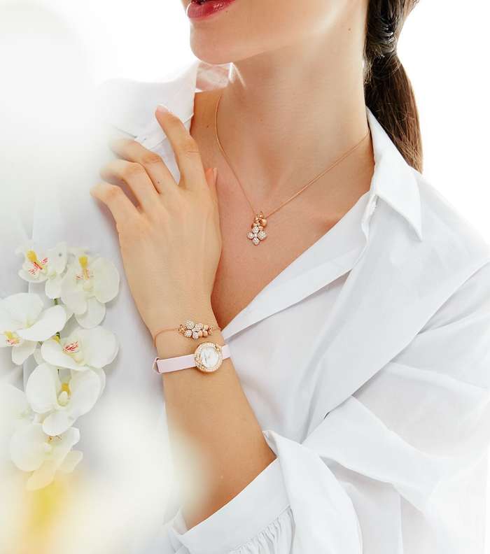 ساعة مميزة وسوار رائع وقلادة ملقتة من شوميه Chaumet