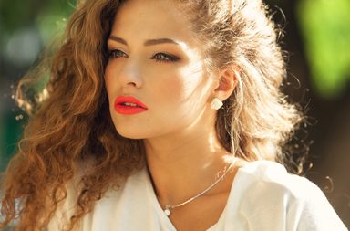 ياسمينة تختار لك أجمل مستحضرات الماكياج لصيف 2018