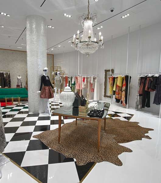 البوتيك الثاني لـ Alice & Olivia في دبي