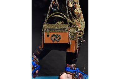 تعرفي على قطع مميزة من مجموعة Dsquared2 لربيع وصيف 2016