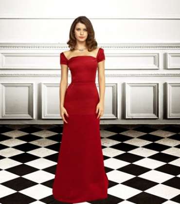 بيرين سات في فستان احمر من تصميم Dilek Hanif