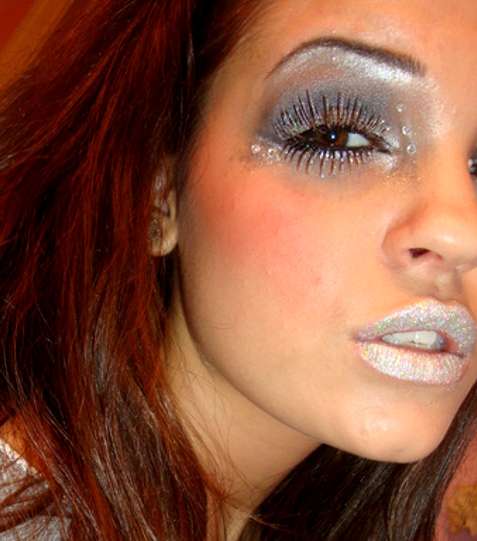 إعتماد الـ Glitter على العيون والشفاه