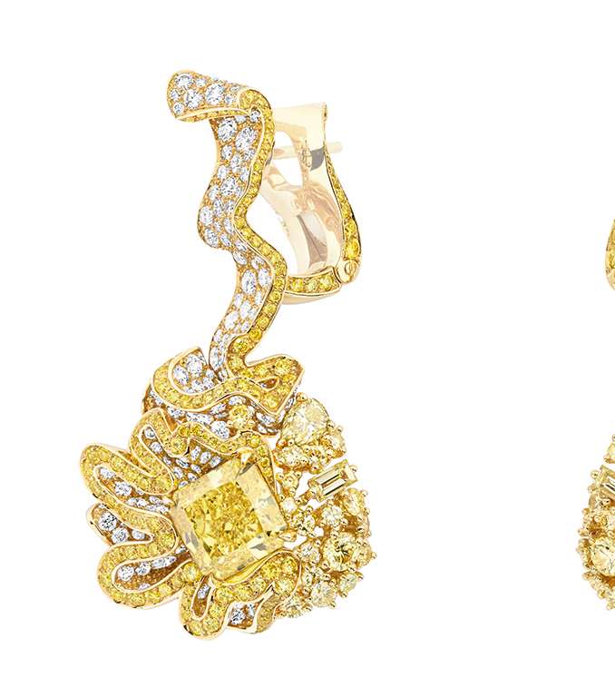 اليك اقراط Fronce الماسية من توقيع ديور من مجموعة Soie Dior