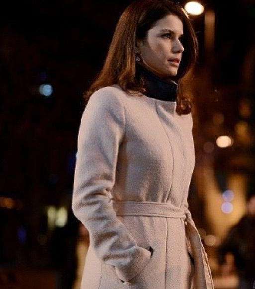 ملابس الممثلة التركية بيرين سات في مسلسل الانتقام