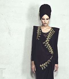 عبايات ملاك أسود مع ذهبي