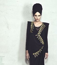 عبايات ملاك أسود مع ذهبي