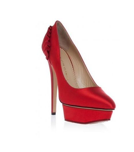 فستان مخملي بموضة الباروك ماركة فيليب ليم وحذاء أحمر ماركة شارلوت أوليمبيا من Boutique 1