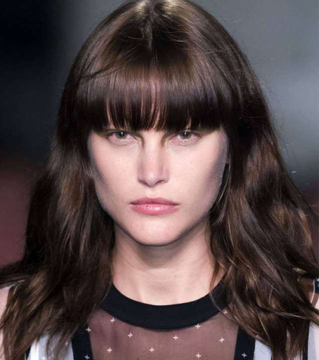 Givenchy والغرة الناعمة والأنيقة 