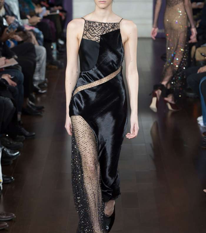 الفستان الحريري مع القماش الشفاف من Jason Wu لشتاء 2018