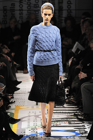 belt-over-knit-Prada-strong-makeup-26-11-2010