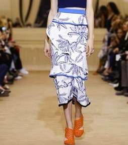 تعرفي على تصاميم  Roland Mouret لربيع وصيف 2016