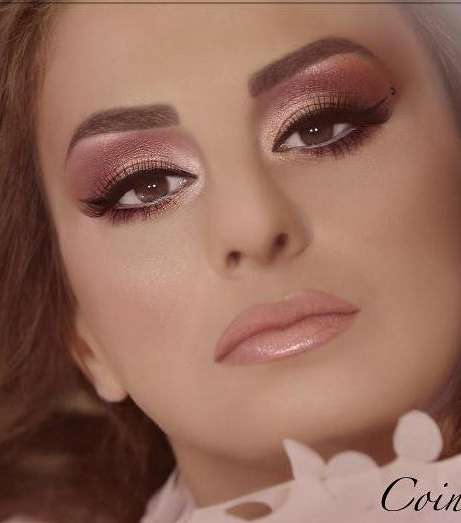 الألوان تعشق ماكياجه 