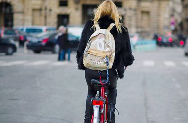 بالصور، إليك أجمل موديلات شنط الظهر