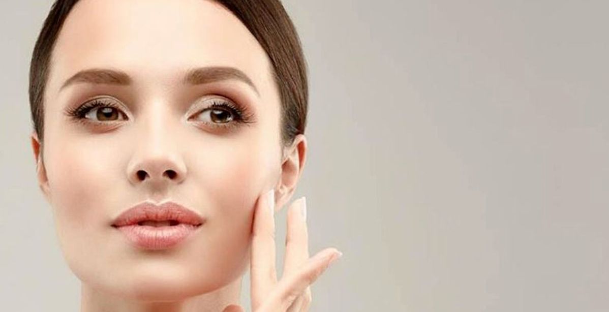 خطوات مكياج لإخفاء تجاعيد تحت العين