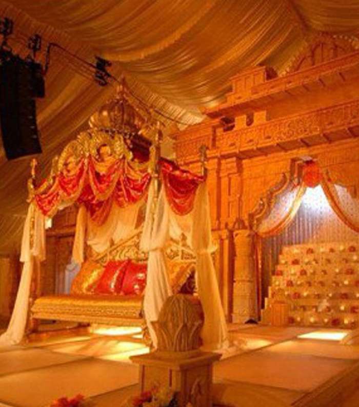 إليك صور كوش بلمسة ذهبية لتستوحي منها