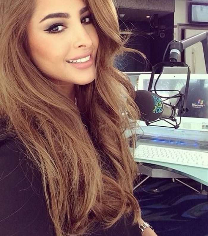 تألقي بصبغة شعر عسلي لإطلالة ملكية