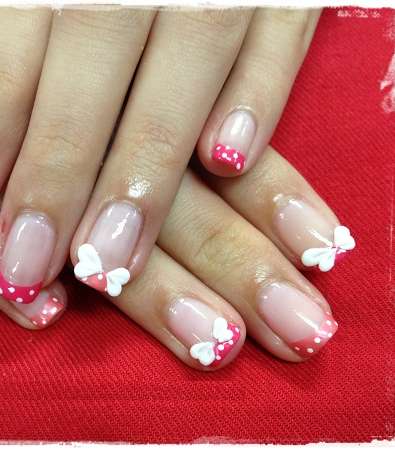  أظافرك بالفراشات النافرة