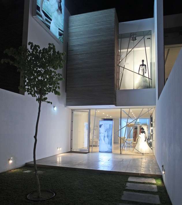 يثني Esposa على حسن وتطور ذوق العروس الإماراتية 