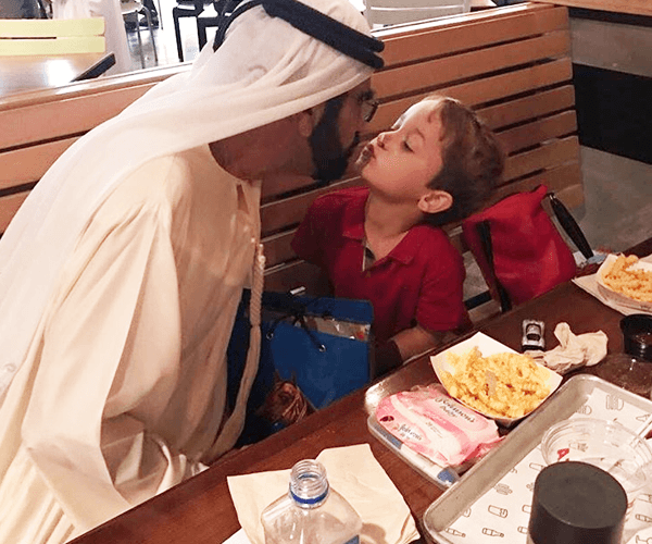 صورة عائلية مميزة تجمع حاكم دبي بأولاده