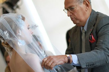 البوم صور اوسكار دي لا رنتا مع اجمل فساتين الزفاف