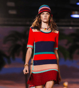 فساتين مقلمة من تومي هيلفيغر لصيف 2016