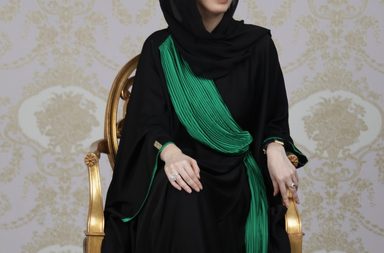 مصمّمة الأزياء والعبايات عفّة الدباغ