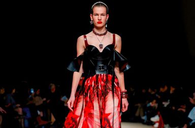 ازياء الكسندر ماكوين لشتاء 2019