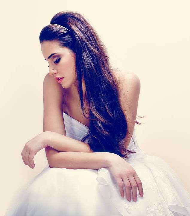 صورة مميّزة لمقدّمة البرامج إيميه صيّاح