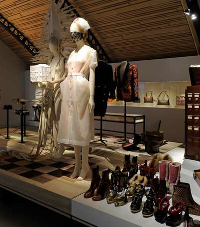 تصاميم مميزة من لويس فويتون نكتشفها من معرض Asnieres