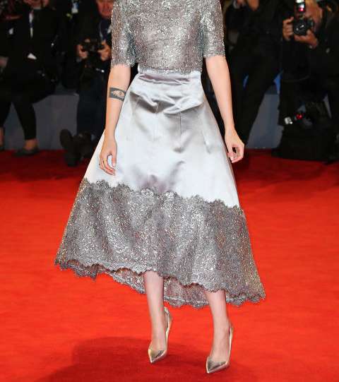 كريستن ستيوارت بفستان من CHANEL في مهرجان البندقية السينمائي