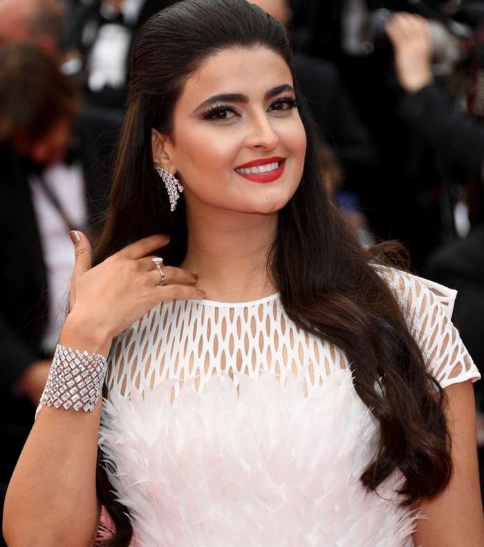 ماكياج قوي من لوريال باريس على سجادة مهرجان كان السينمائي