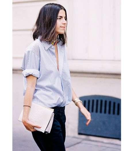 من أبرز الطرق لارتداء القمصان هذا الموسم، أن تثني الأكمام 