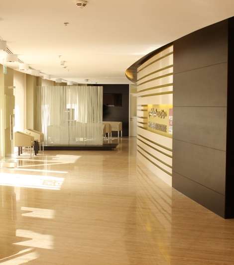 Medcare Medical center في دبي 