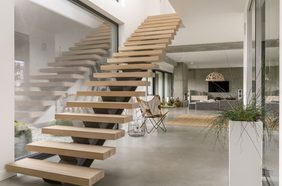 أجمل ديكورات الدرج الداخلي في المنزل