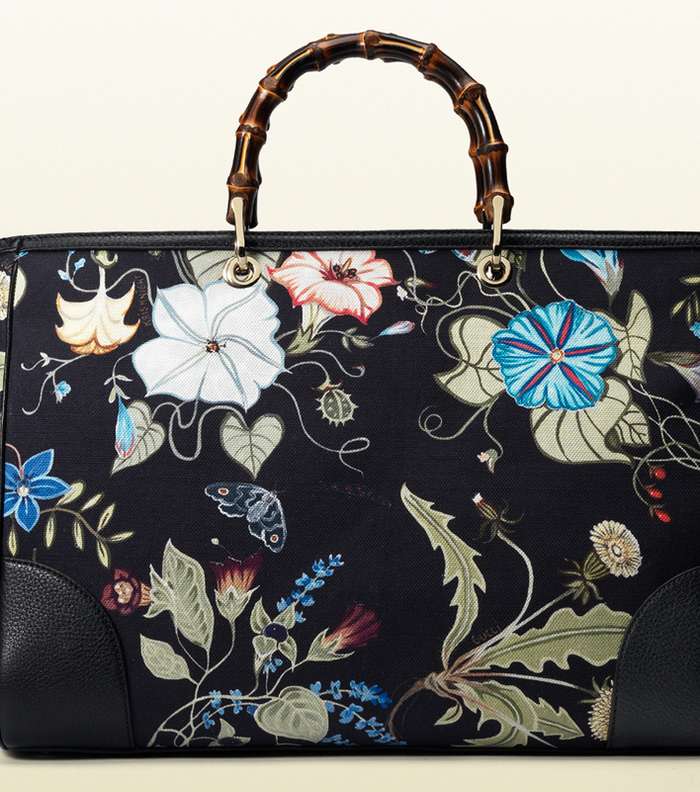 من مجموعة غوتي Resort 2015، اليك هذه الحقيبة المطبعة بالازهار