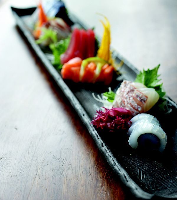 تشكيلة من الساشيمي الشهي في مطعم توكو
