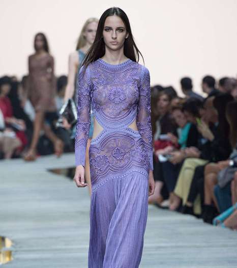 الفستان البنفسجي المميز