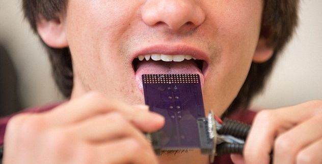 اختراع يتيح سماع الأصوات باللسان
