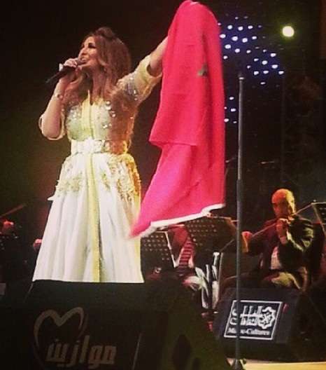 شذى حسون تتألّق بالكافتان الذهبي