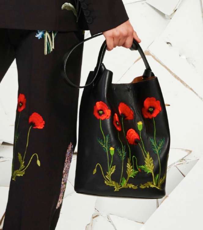 حقيبة ستيلا ماكارتني باسلوب الـ Bucket والمطبعة بالازهار من مجموعة Resort 2016