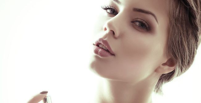 أساليب تساعدك على إستخدام العطور لجذب الرجال