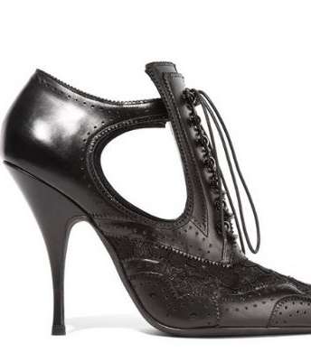 حذاء جيفنشي Cut out booties من القطع المفضلة لدى اوليفيا باليرمو