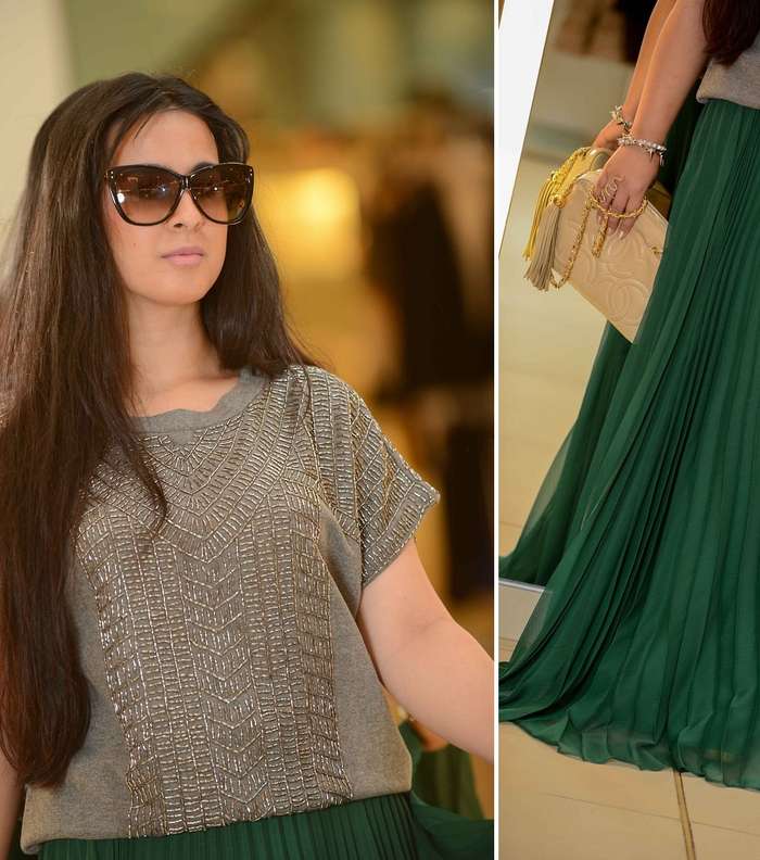 تنورة مثنية ماركة بول آند جو وكنزة ماركة Day Bircker ونظارات شمسية ماركة Linda Farrow من بوتيك 1